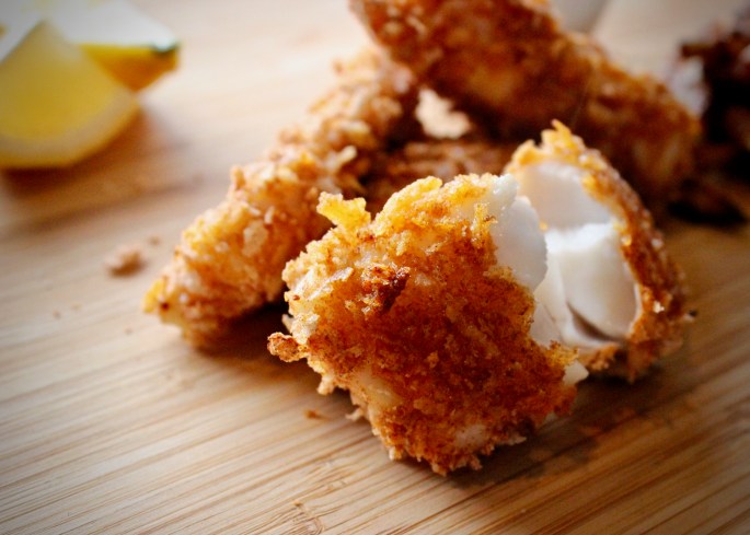 ovnsbake fiskepinner med tartarsaus