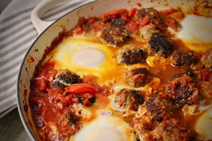 tagine med kjøttboller, aubergine og egg 3
