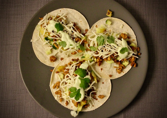 taco med svinekjøttdeig og ananassalsa