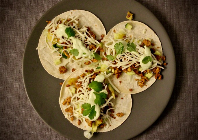 taco med svinekjøttdeig og ananassalsa