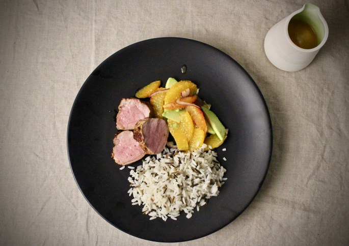 svinefilet med appelsinsaus og avokado og appelsinsalat 3