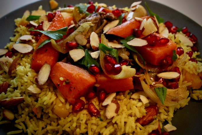 midtøsten-inspirert lam med pilaf og rotgrønnsaker nærbilde