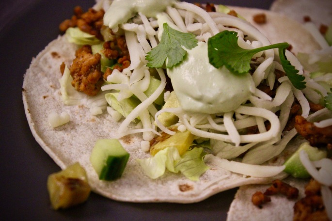 taco med svinekjøttdeig og ananassalsa nærbilde 2