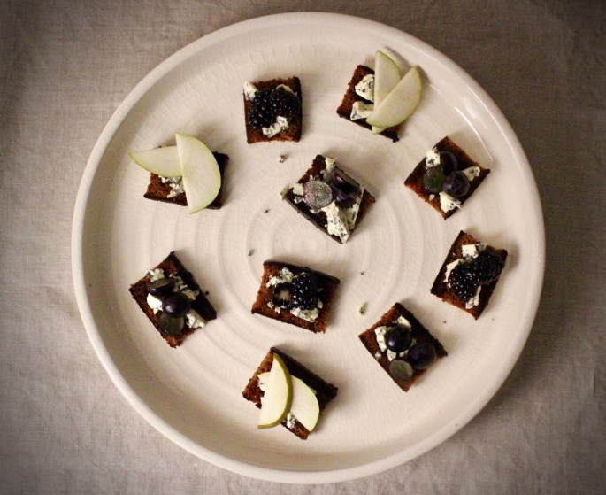 stekt krydderkake med blåmuggost