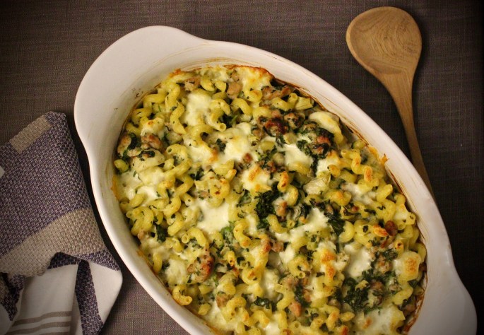 italiensk pølse, artisjokk og spinat mac'n'cheese ovenfra